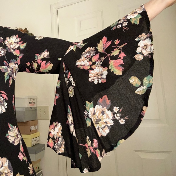 Fun Flowy Floral Dress, Strappy Low Back, Amazing Bell Sleeves, MTS Size S, Boho - Picture 2 of 15